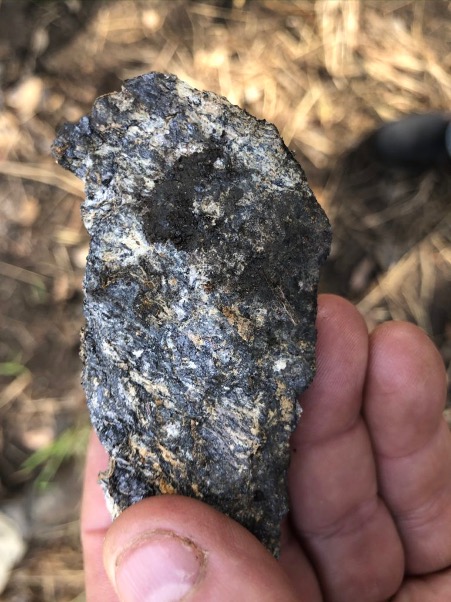 A sample graphite rock 